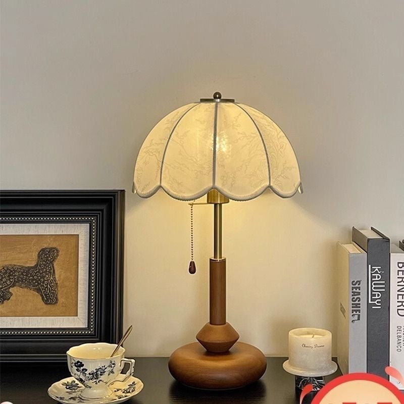 Natural wood color vintage style table lamp, French retro wabi-sabi style decorative bedroom bedside table study room high-end ambient light