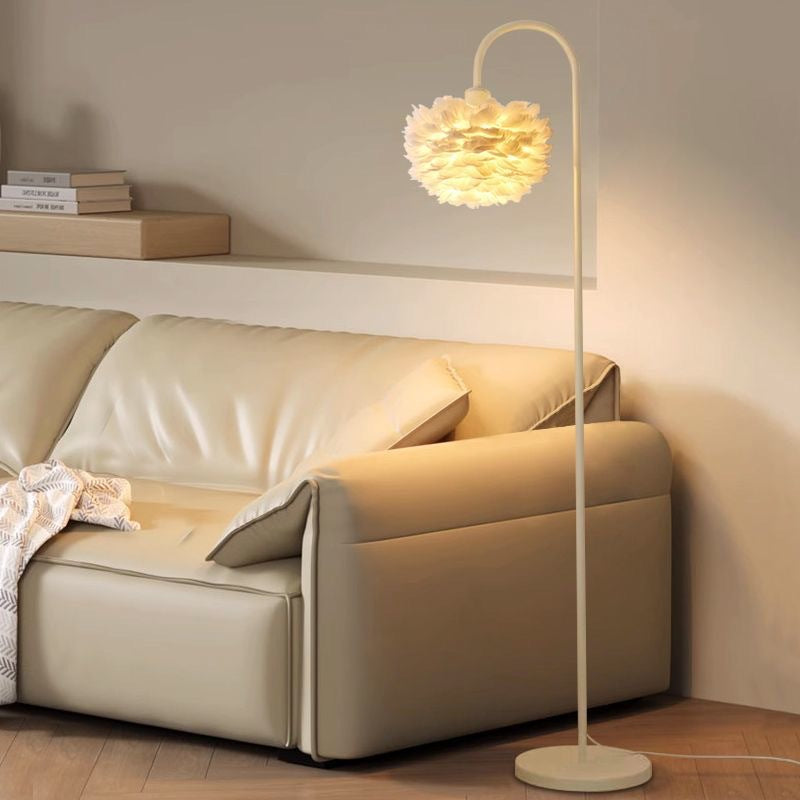 Feather-themed floor lamp, high-end style floor lamp for bedroom, standard remote control ambient lighting, sofa side lamp.