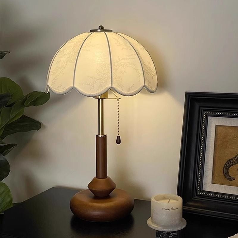 Natural wood color vintage style table lamp, French retro wabi-sabi style decorative bedroom bedside table study room high-end ambient light