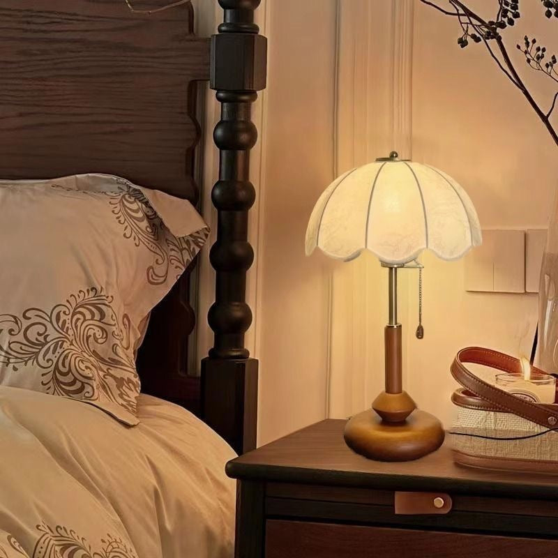 Natural wood color vintage style table lamp, French retro wabi-sabi style decorative bedroom bedside table study room high-end ambient light