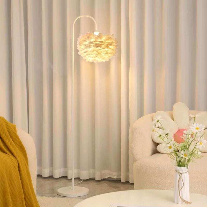 Feather-themed floor lamp, high-end style floor lamp for bedroom, standard remote control ambient lighting, sofa side lamp.