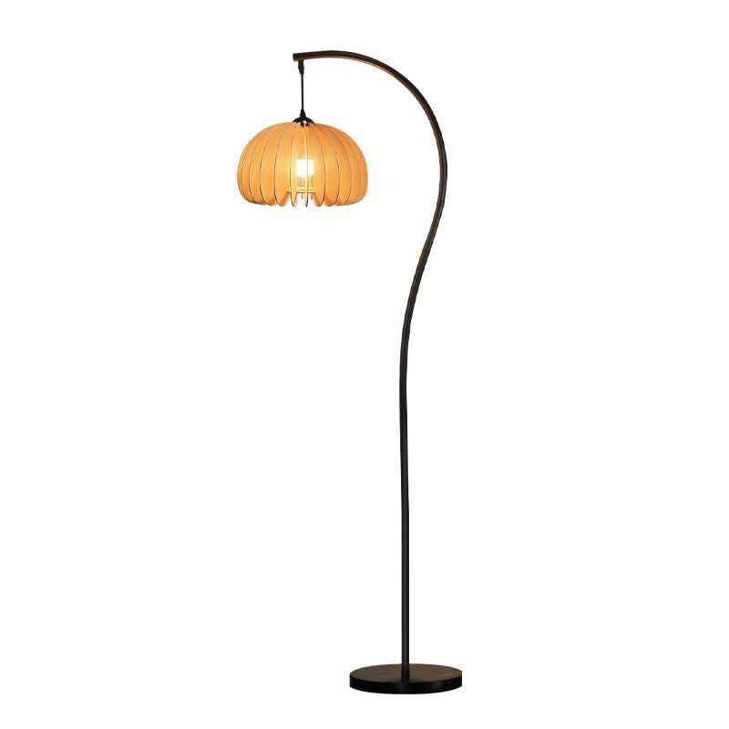 Vintage-style S-shaped floor lamp, popular pumpkin lamp next to living room sofa, American retro style, bedside atmosphere, standing lamp.