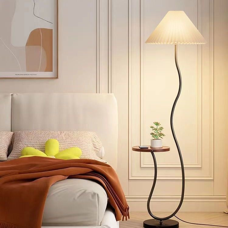 French-style cream-colored floor lamp, shelf, living room, bedroom, sofa, coffee table, artistic retro atmosphere table lamp