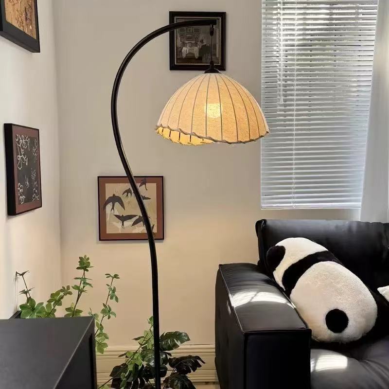 Antique-style crescent moon irregular floor lamp, a popular choice for home, hotel, and fishing lamps, new style, high-end atmosphere, bedroom, and high-value.