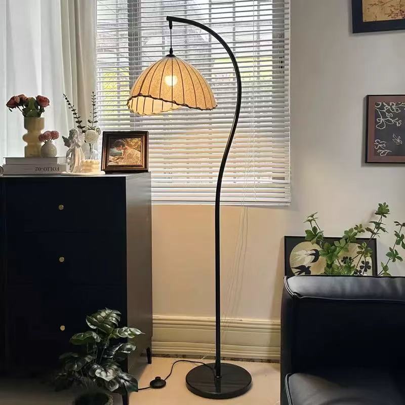 Antique-style crescent moon irregular floor lamp, a popular choice for home, hotel, and fishing lamps, new style, high-end atmosphere, bedroom, and high-value.