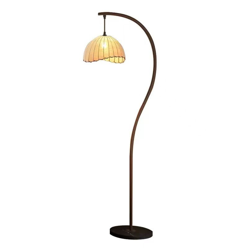 Antique-style crescent moon irregular floor lamp, a popular choice for home, hotel, and fishing lamps, new style, high-end atmosphere, bedroom, and high-value.